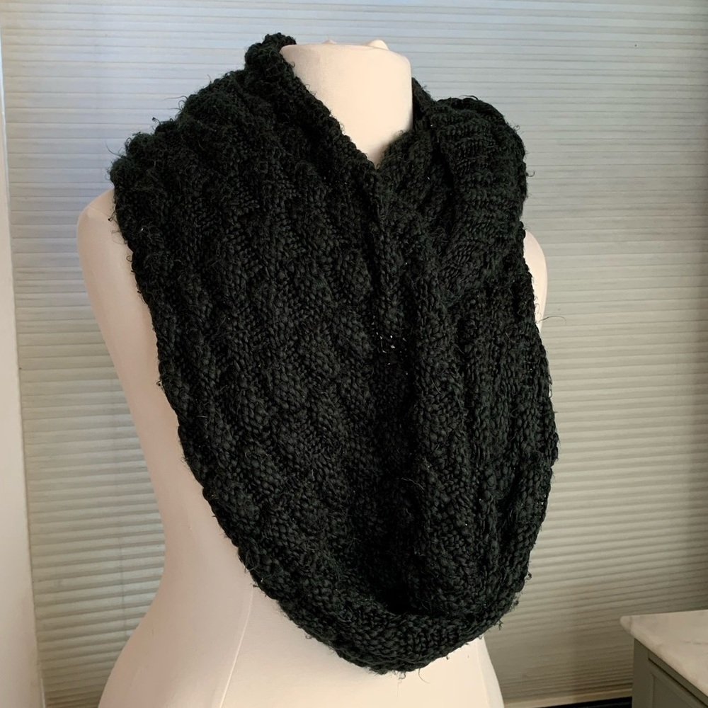 Infinity Cable-Knit Scarf